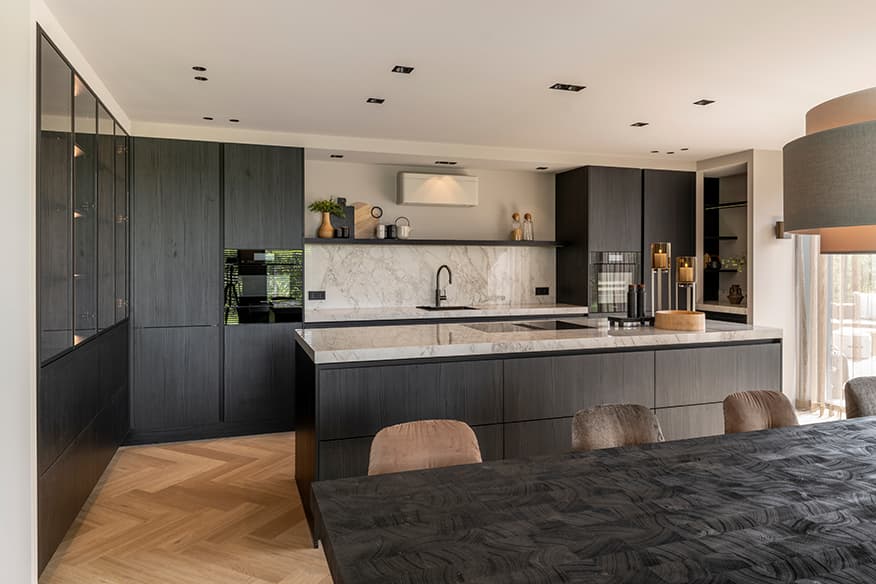 Mandemakers-luxe-Barletti-keuken-met-Alba-eiken-zwart-front.jpg